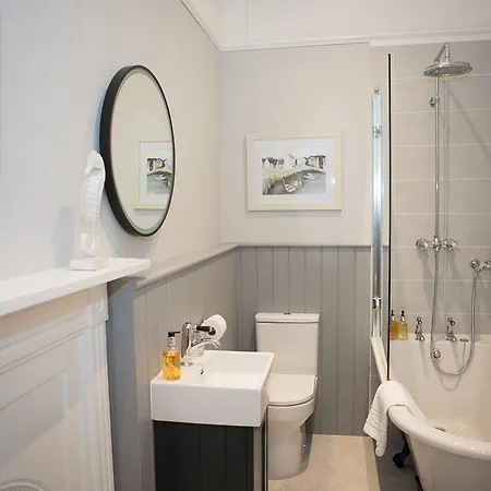 Bramwood Bed & Breakfast 4*