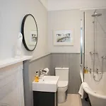 Bramwood Bed and breakfast 4*